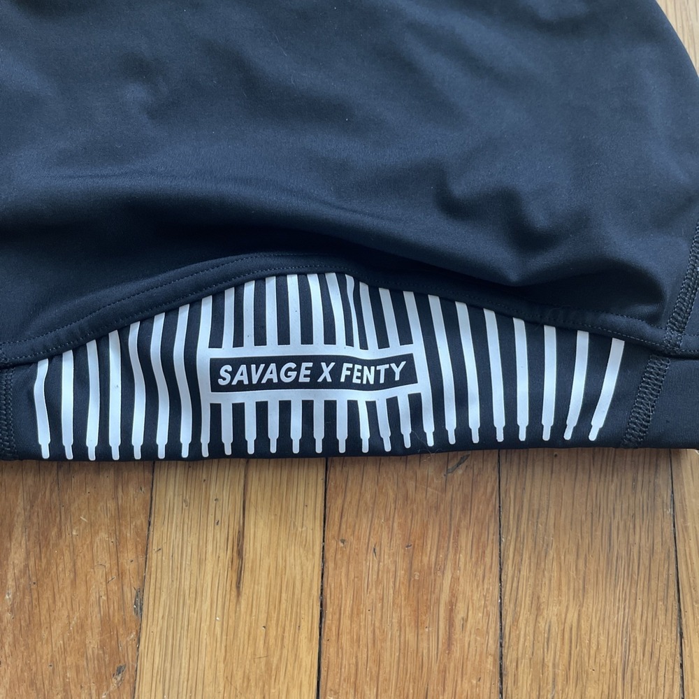 Savage X Fenty Rihanna Black Sports Bra Gym Top Workout Women's Small 4-6 - Picture 2 of 5